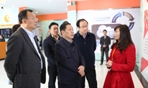 省委常委、副省長(cháng)、市(shì)委書(shū)記殷美(měi)根一(yī)行(xíng)莅臨江西(xī)淘鑫電(diàn)商基地(dì)參觀考察